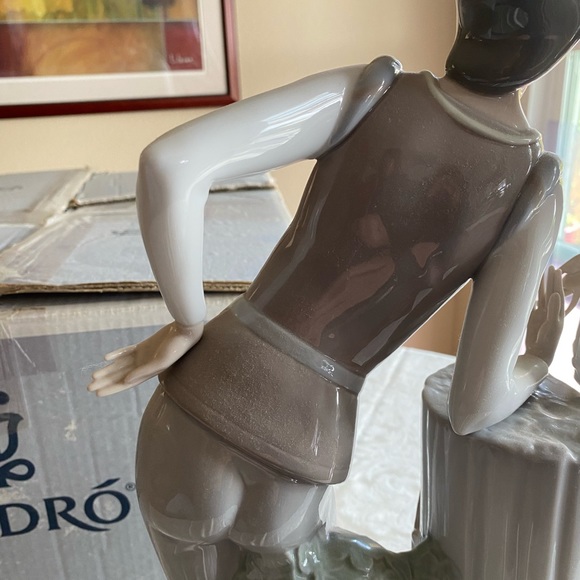 RETIRED 2005 ROMEO AND JULIET LLADRO PORCELAIN FIGURINE Item# 01004750 - Picture 9 of 16